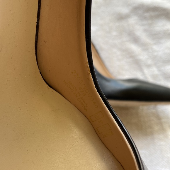 Classic Black Heel - Picture 4 of 4